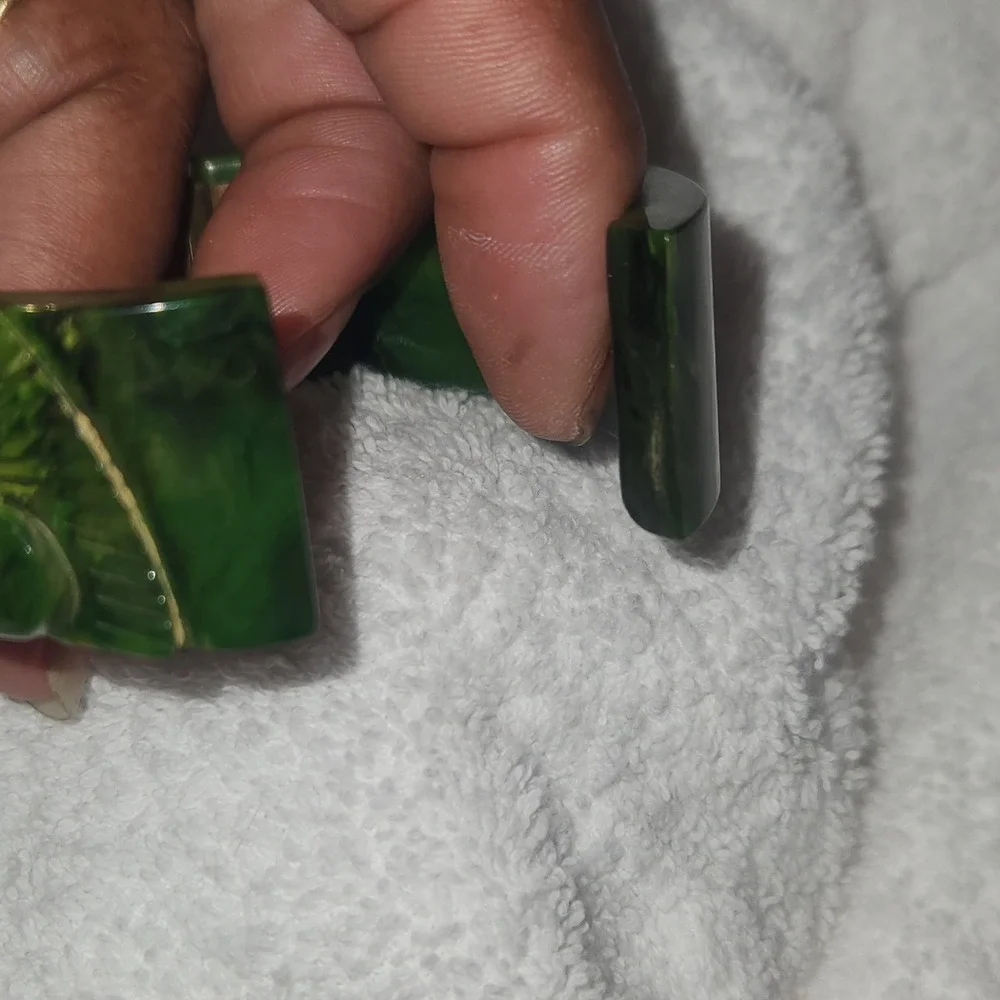 Vintage Green Marbled Bakelite Clamper Bracelet‎ Carved Art Deco Hinged Bangle